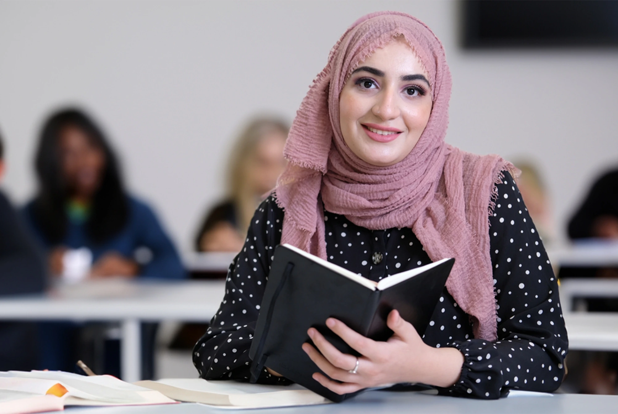How Assignment Help Improves Student Productivity in the UAE